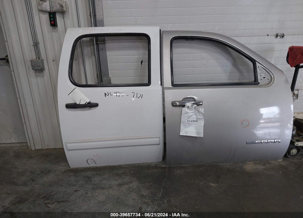 2008 GMC SIERRA 3500HD SLE1 VIN: 1GTJK33618F142995