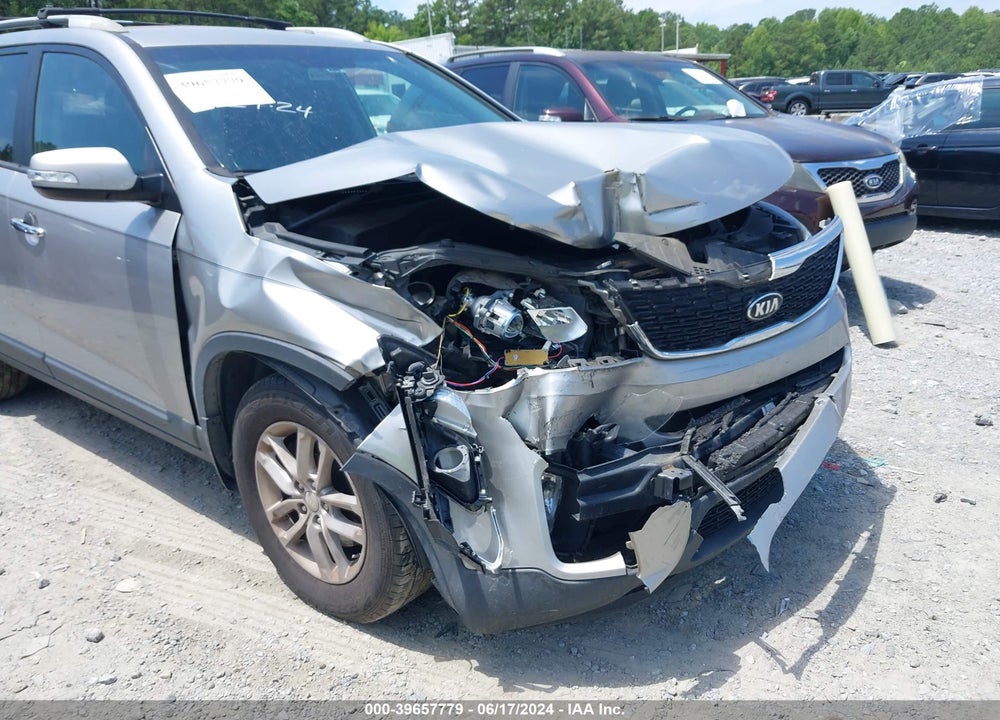 2014 KIA SORENTO LX VIN: 5XYKT4A65EG456913