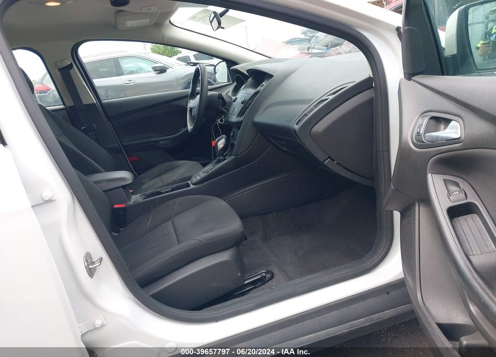 2018 FORD FOCUS SE VIN: 1FADP3F26JL272453