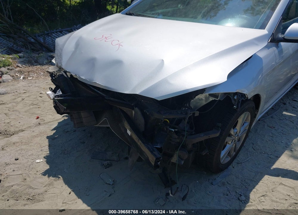 2018 HYUNDAI ELANTRA SEL VIN: KMHD84LF5JU452369