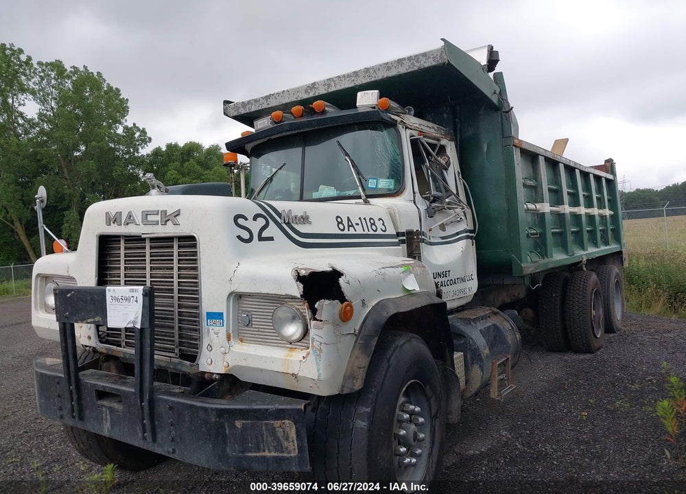 1985 MACK RD686S LOADED WITH DIRT VIN: 2M2P137C9FC013307
