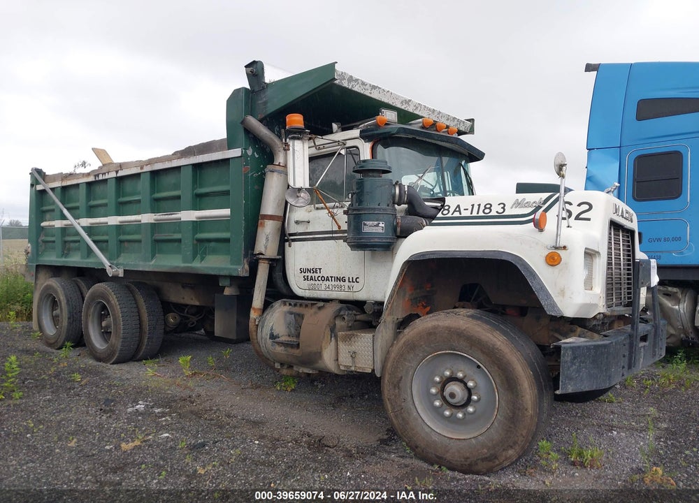 1985 MACK RD686S LOADED WITH DIRT VIN: 2M2P137C9FC013307