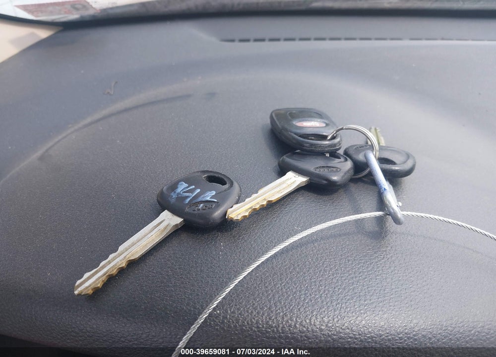 2007 KIA RONDO LX VIN: KNAFG525877046380