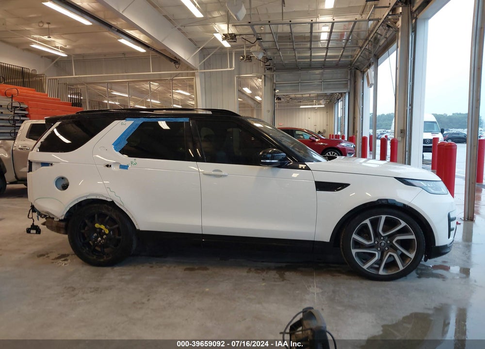 2017 LAND ROVER DISCOVERY HSE LUXURY VIN: SALRHBBV7HA046511