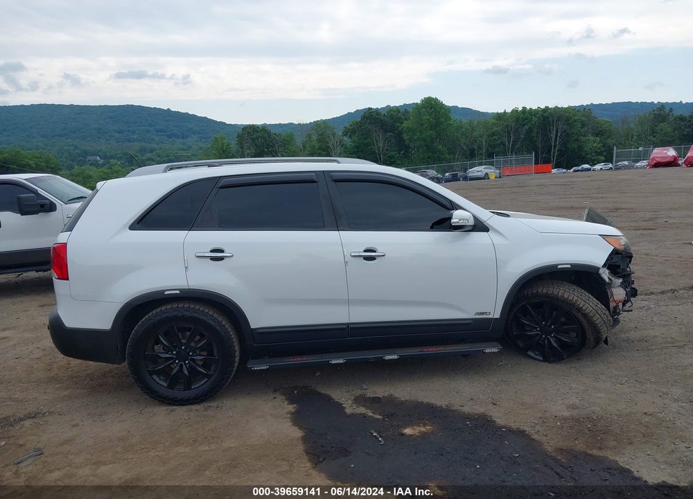 2011 KIA SORENTO LX V6 VIN: 5XYKTDA22BG068014