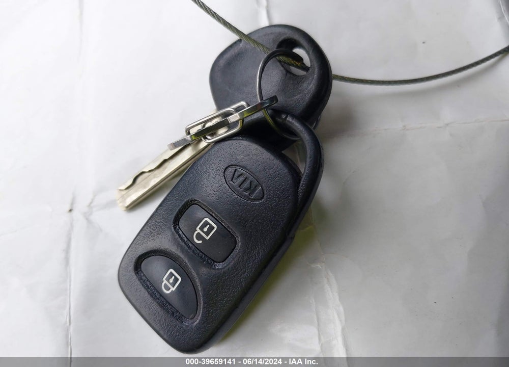 2011 KIA SORENTO LX V6 VIN: 5XYKTDA22BG068014