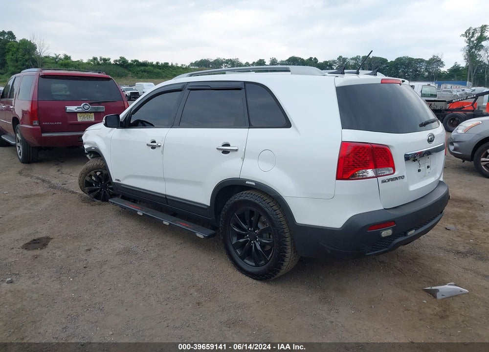 2011 KIA SORENTO LX V6 VIN: 5XYKTDA22BG068014