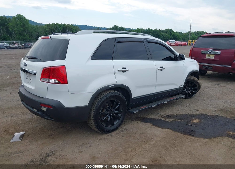 2011 KIA SORENTO LX V6 VIN: 5XYKTDA22BG068014