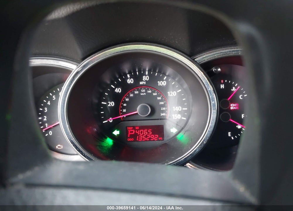 2011 KIA SORENTO LX V6 VIN: 5XYKTDA22BG068014