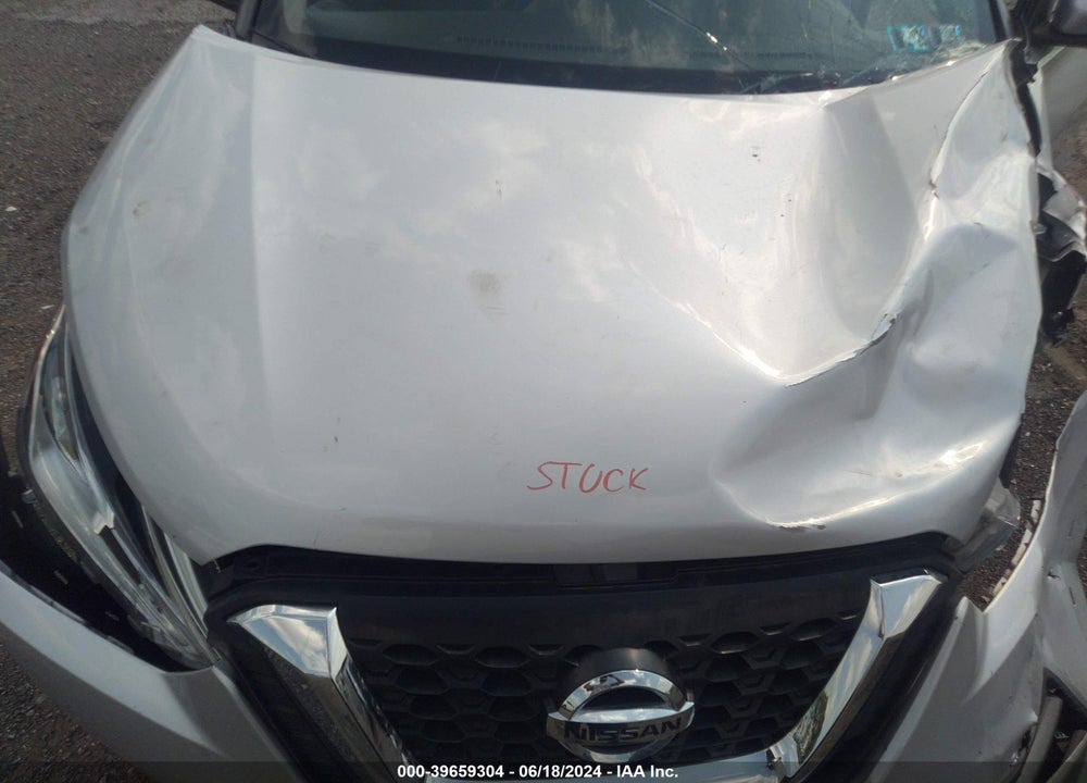 2018 NISSAN KICKS SV VIN: 3N1CP5CU1JL516217