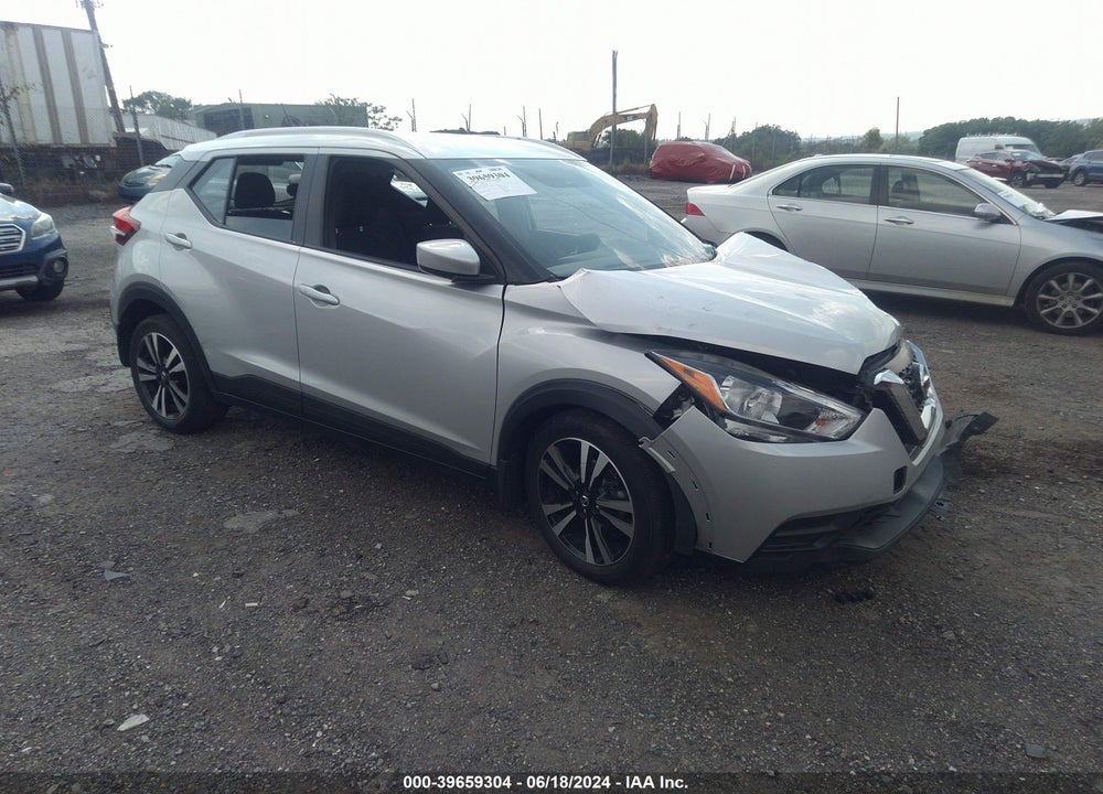 2018 NISSAN KICKS SV VIN: 3N1CP5CU1JL516217