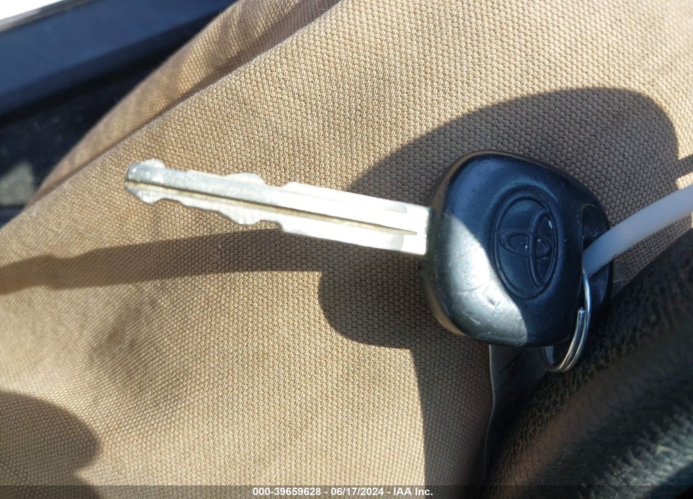 2015 TOYOTA COROLLA L VIN: 2T1BURHE8FC240431