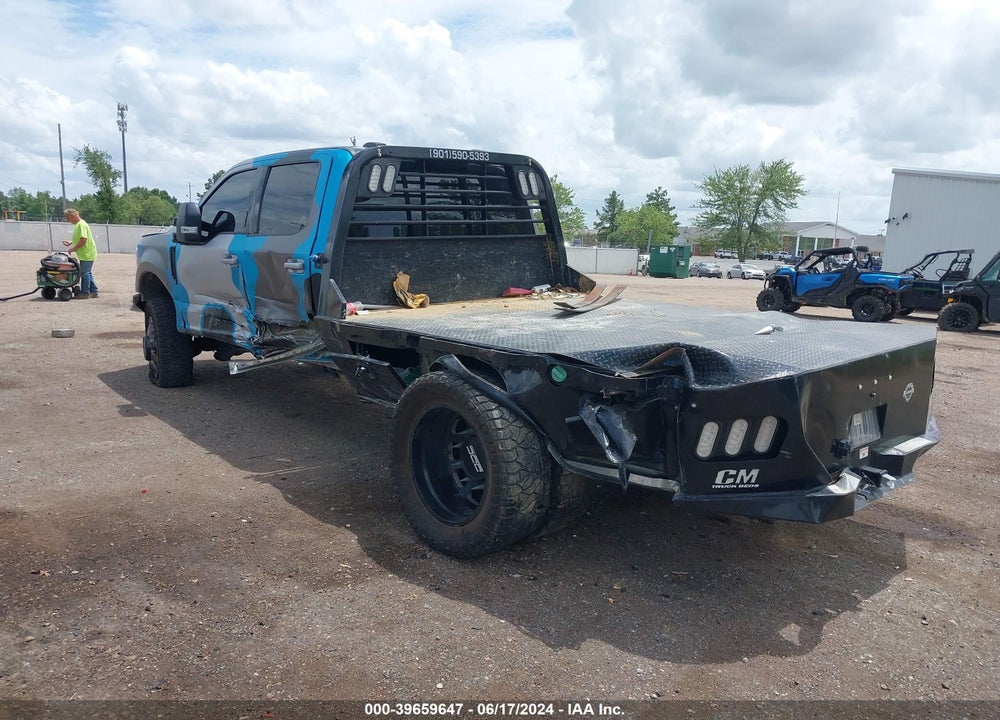 2021 FORD F-350 CHASSIS LARIAT VIN: 1FD8W3HTXMED76260