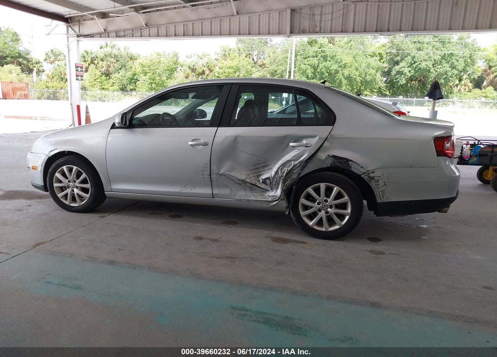 2010 VOLKSWAGEN JETTA LIMITED EDITION VIN: 3VWAX7AJ5AM143456
