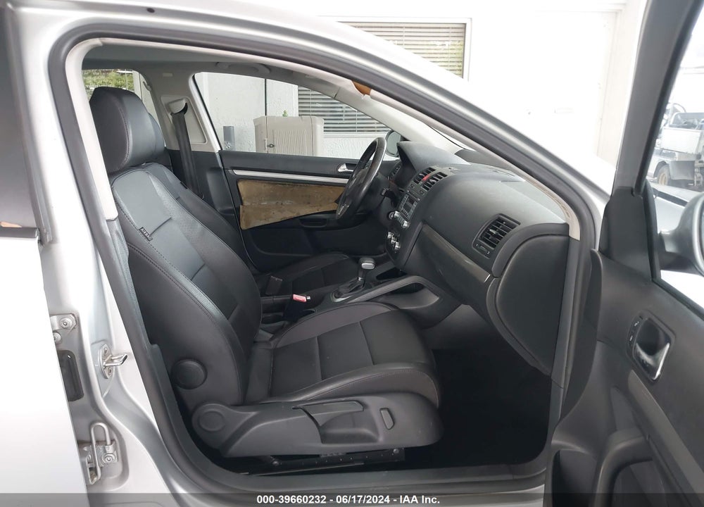 2010 VOLKSWAGEN JETTA LIMITED EDITION VIN: 3VWAX7AJ5AM143456