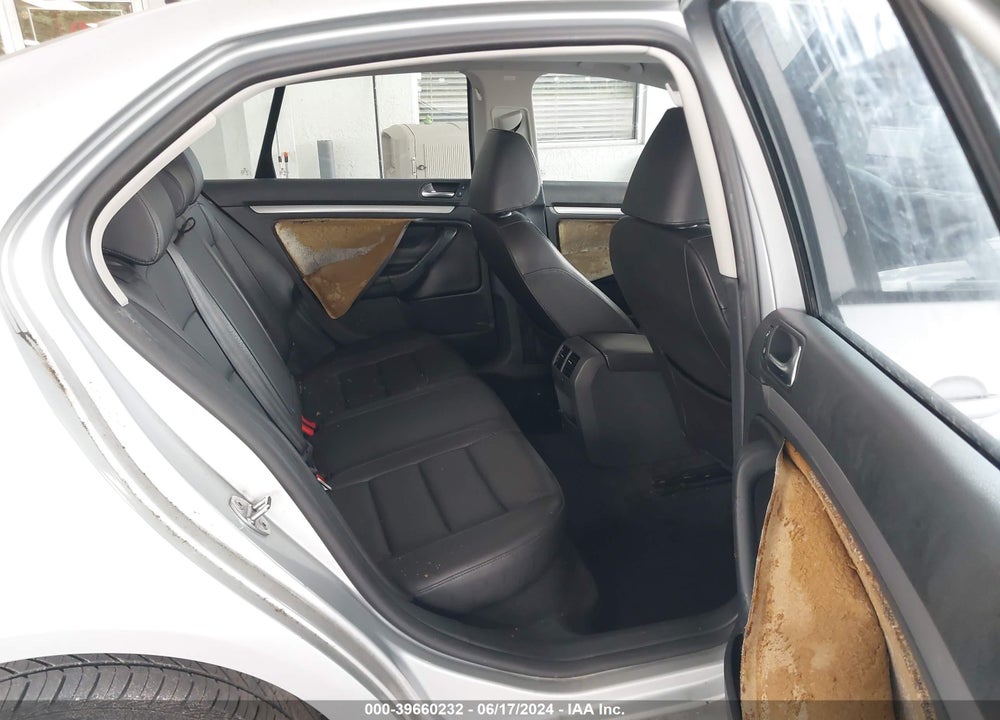 2010 VOLKSWAGEN JETTA LIMITED EDITION VIN: 3VWAX7AJ5AM143456