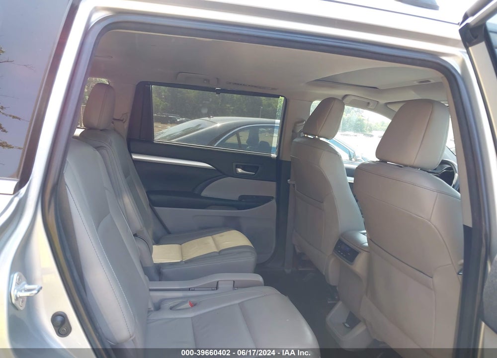 2018 TOYOTA HIGHLANDER XLE VIN: 5TDJZRFH9JS538318
