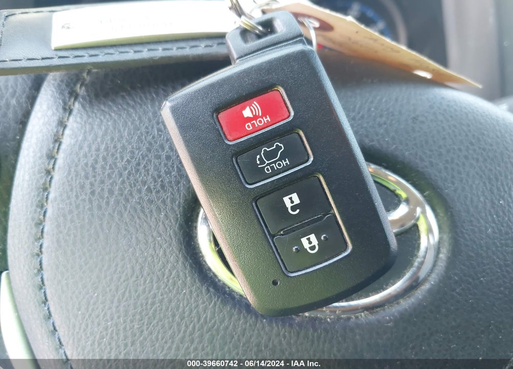 2017 TOYOTA RAV4 XLE VIN: JTMWFREV5HJ717114