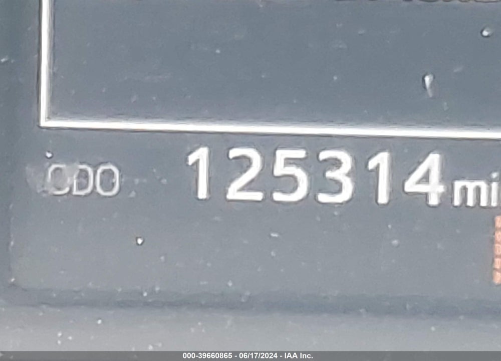 2017 TOYOTA RAV4 LE VIN: JTMZFREVXHJ707529