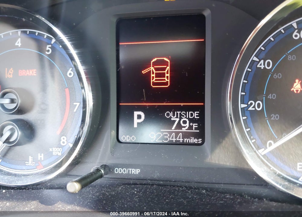 2018 TOYOTA COROLLA LE VIN: 2T1BURHE2JC091586