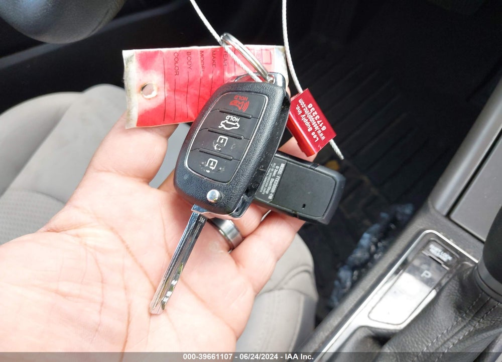 2016 HYUNDAI SONATA SE VIN: 5NPE24AF0GH323066