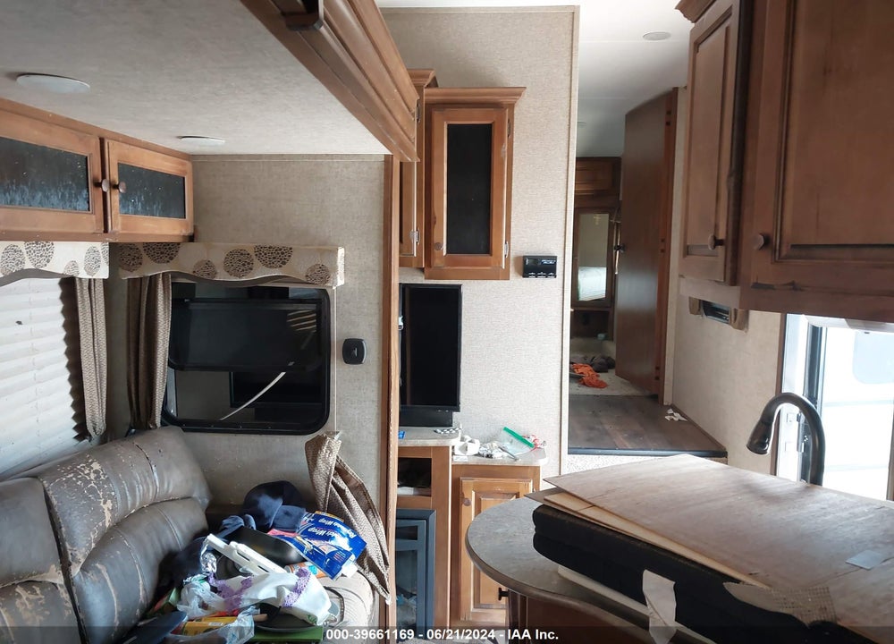 2015 KEYSTONE SPRINTER 343FWBHS VIN: 4YDF34328F1532733