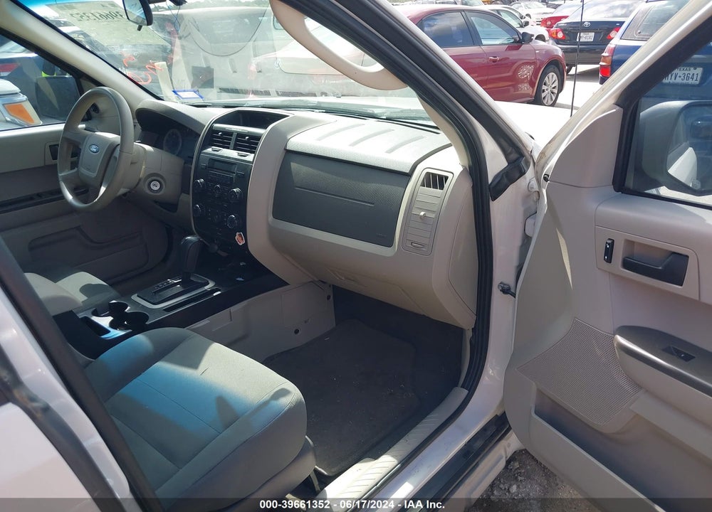 2009 FORD ESCAPE XLS VIN: 1FMCU92739KB20775