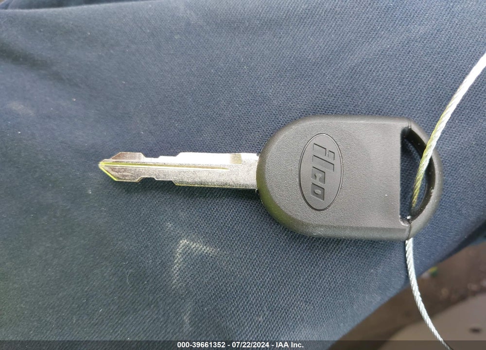 2009 FORD ESCAPE XLS VIN: 1FMCU92739KB20775
