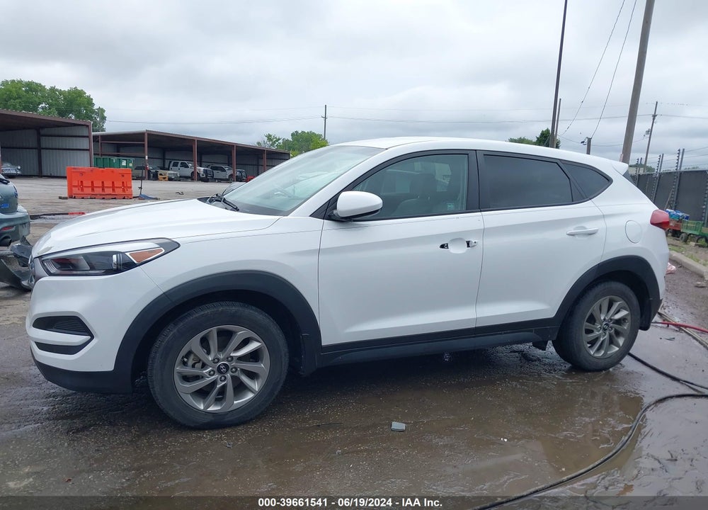 2017 HYUNDAI TUCSON SE VIN: KM8J23A40HU596633