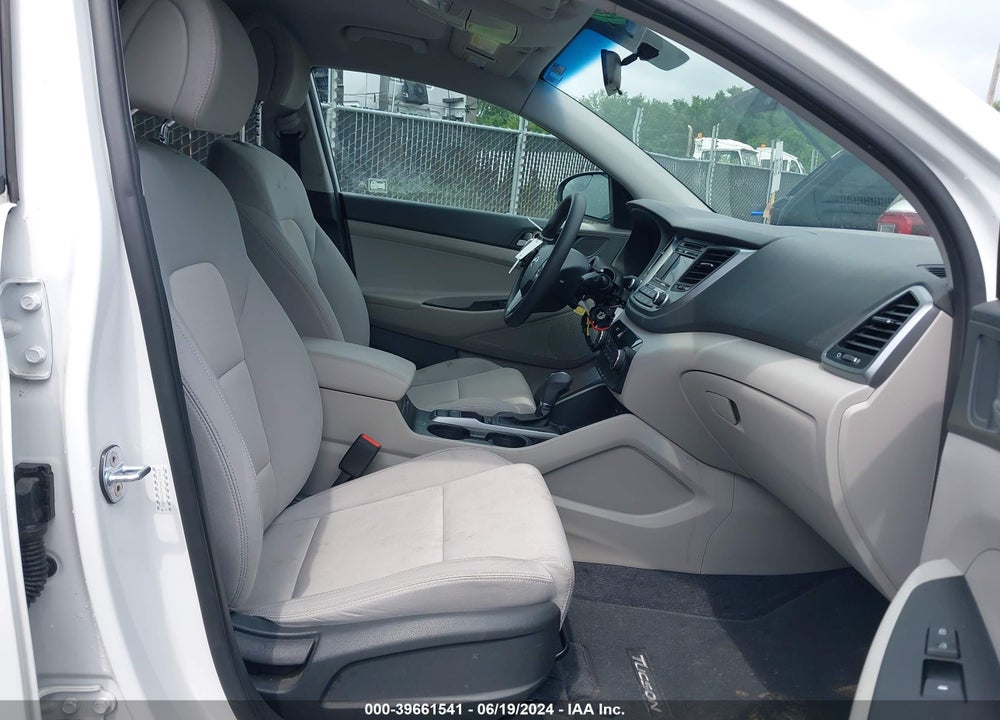 2017 HYUNDAI TUCSON SE VIN: KM8J23A40HU596633