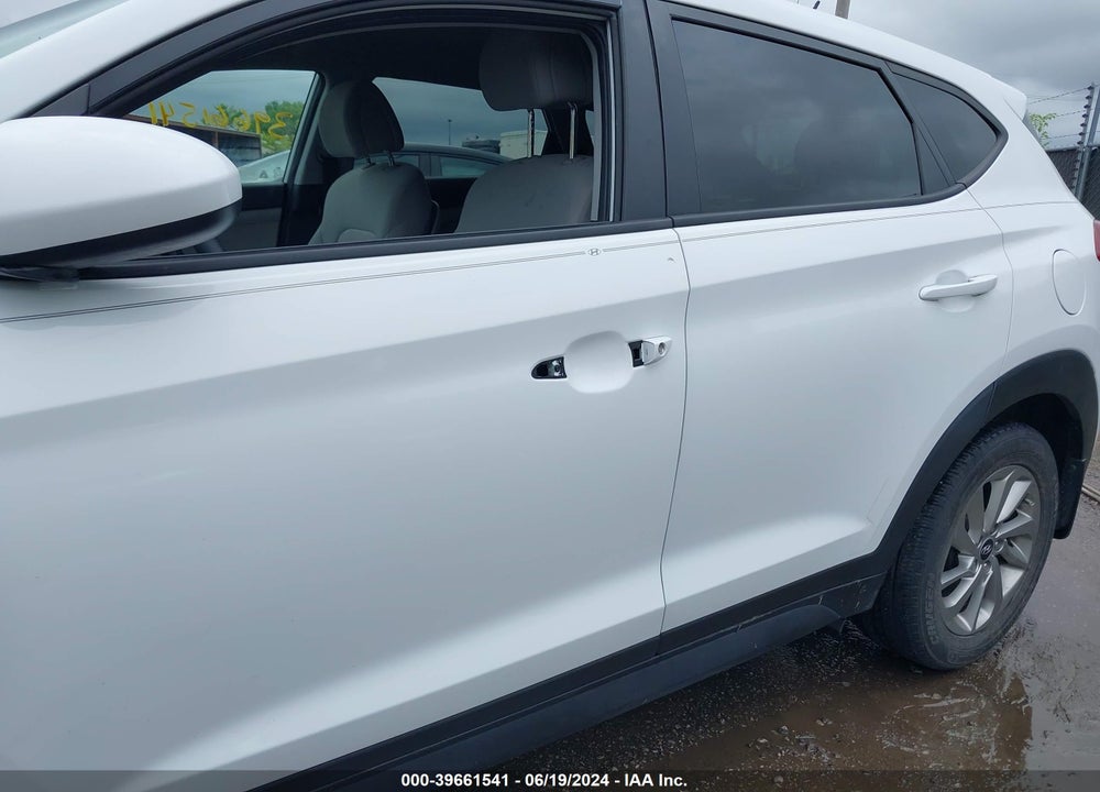 2017 HYUNDAI TUCSON SE VIN: KM8J23A40HU596633