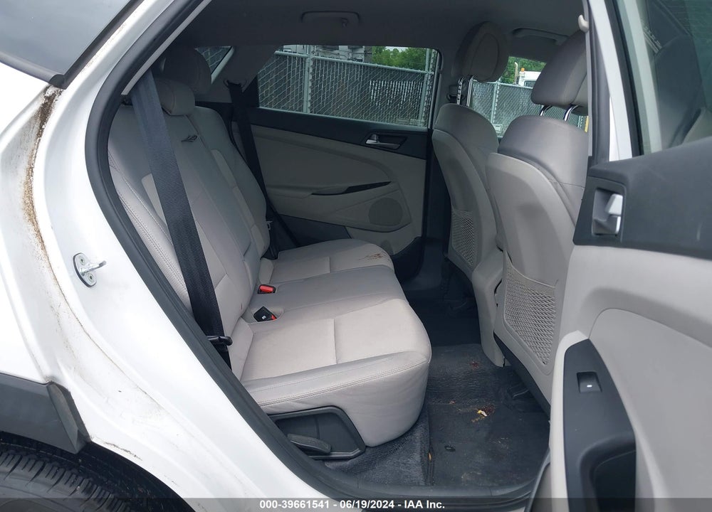 2017 HYUNDAI TUCSON SE VIN: KM8J23A40HU596633