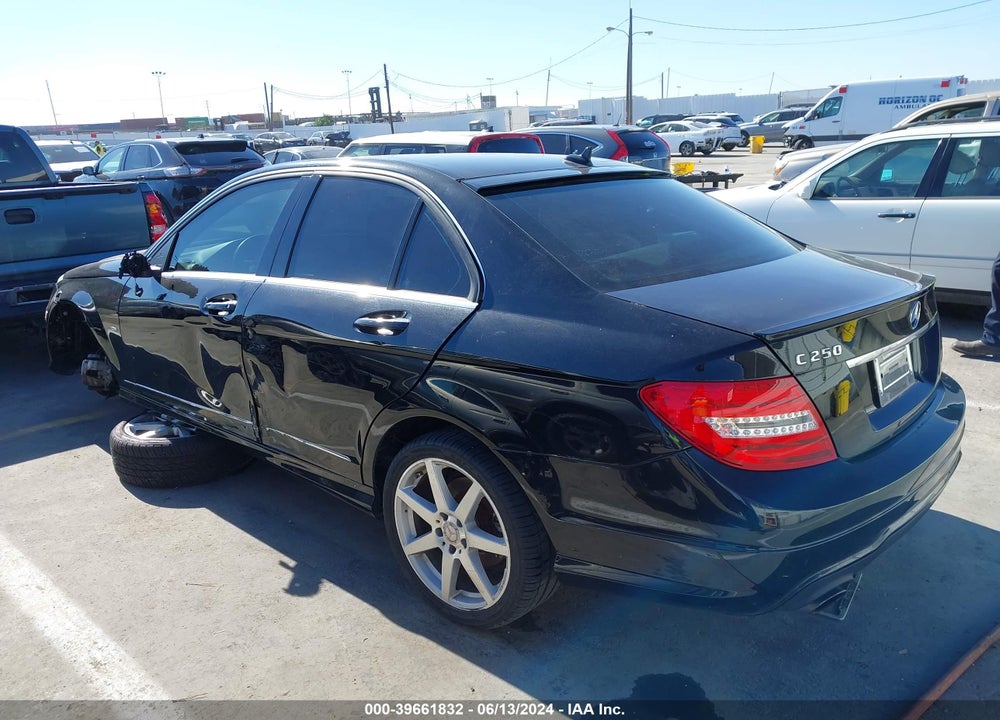 2012 MERCEDES-BENZ C 250 LUXURY/SPORT VIN: WDDGF4HB2CR239257