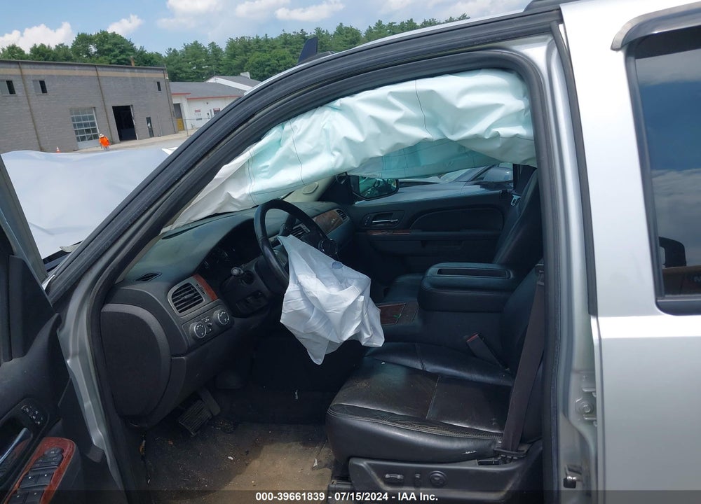 2014 CHEVROLET SUBURBAN 1500 LTZ VIN: 1GNSKKE7XER152270