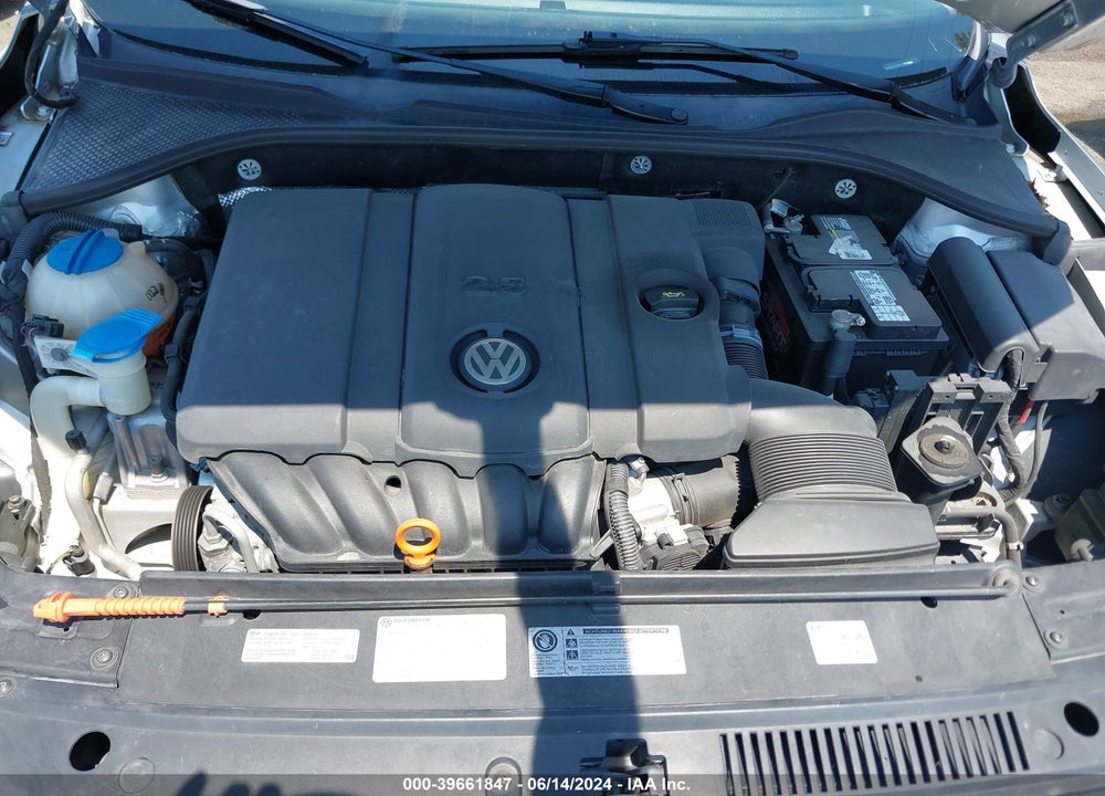 2013 VOLKSWAGEN PASSAT 2.5L SE VIN: 1VWBP7A38DC057084