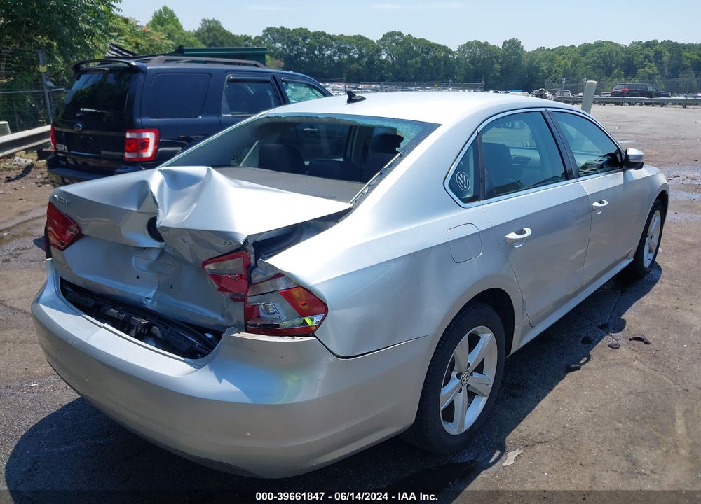 2013 VOLKSWAGEN PASSAT 2.5L SE VIN: 1VWBP7A38DC057084