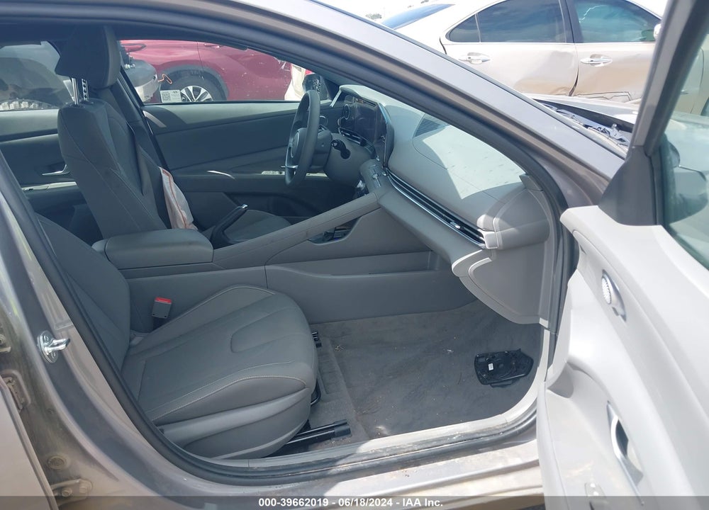 2024 HYUNDAI ELANTRA SEL VIN: KMHLM4DG9RU676898