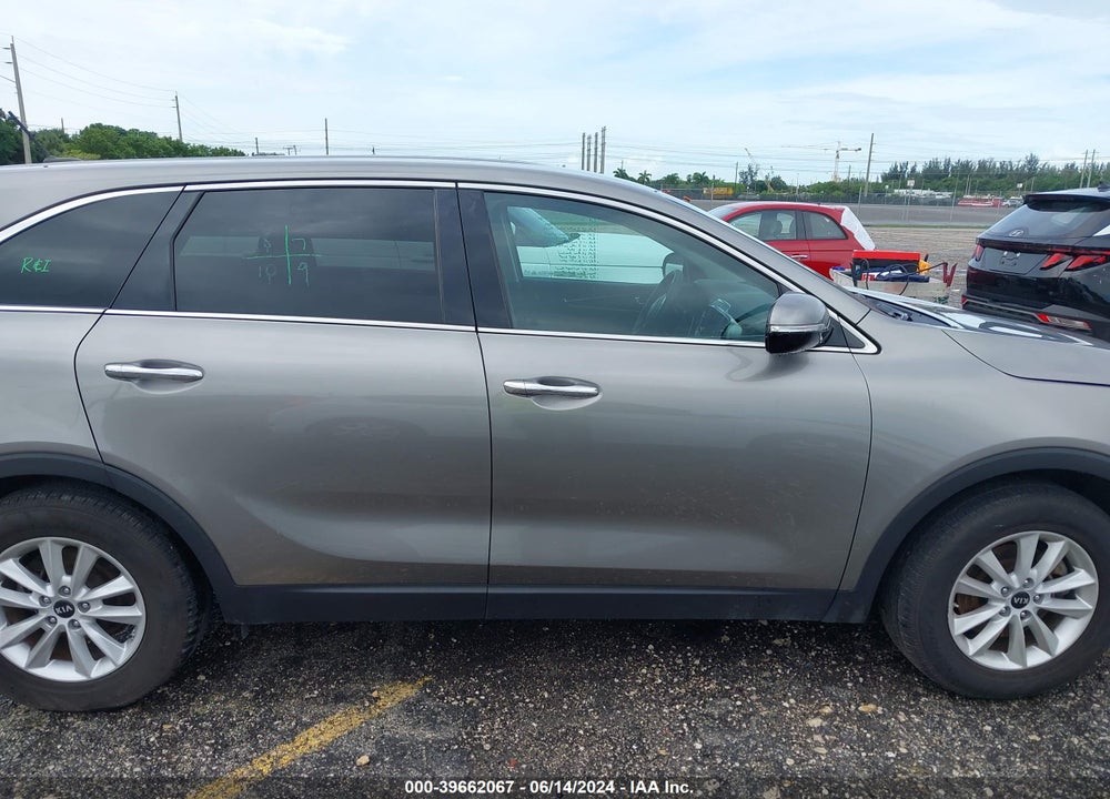 2019 KIA SORENTO 2.4L LX VIN: 5XYPG4A33KG545651