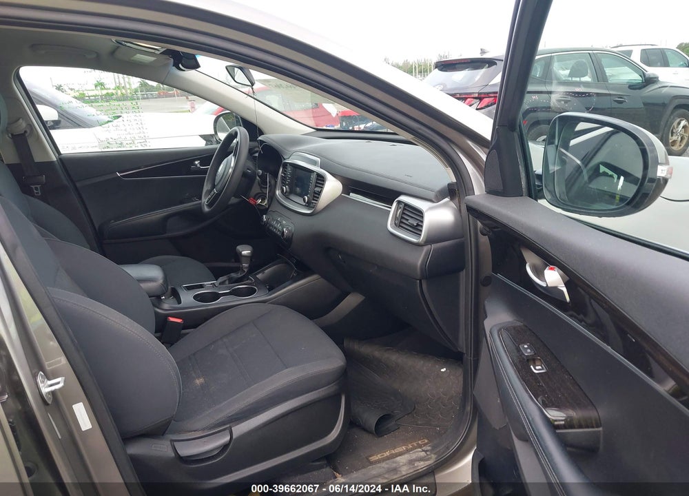 2019 KIA SORENTO 2.4L LX VIN: 5XYPG4A33KG545651