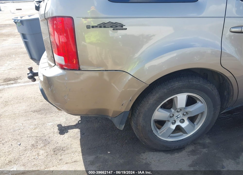 2011 HONDA PILOT EX-L VIN: 5FNYF4H52BB001986