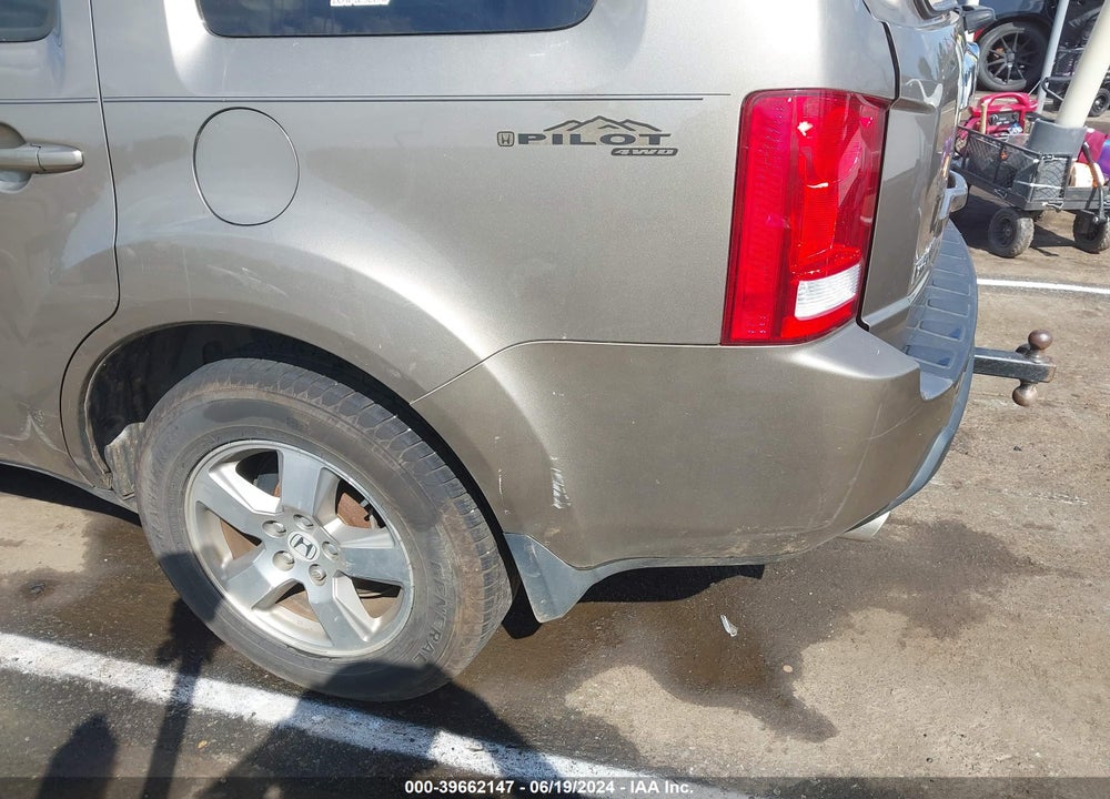 2011 HONDA PILOT EX-L VIN: 5FNYF4H52BB001986