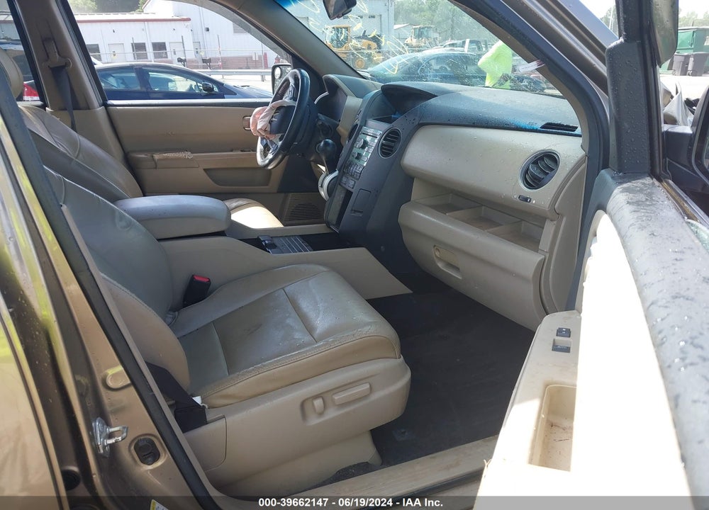2011 HONDA PILOT EX-L VIN: 5FNYF4H52BB001986
