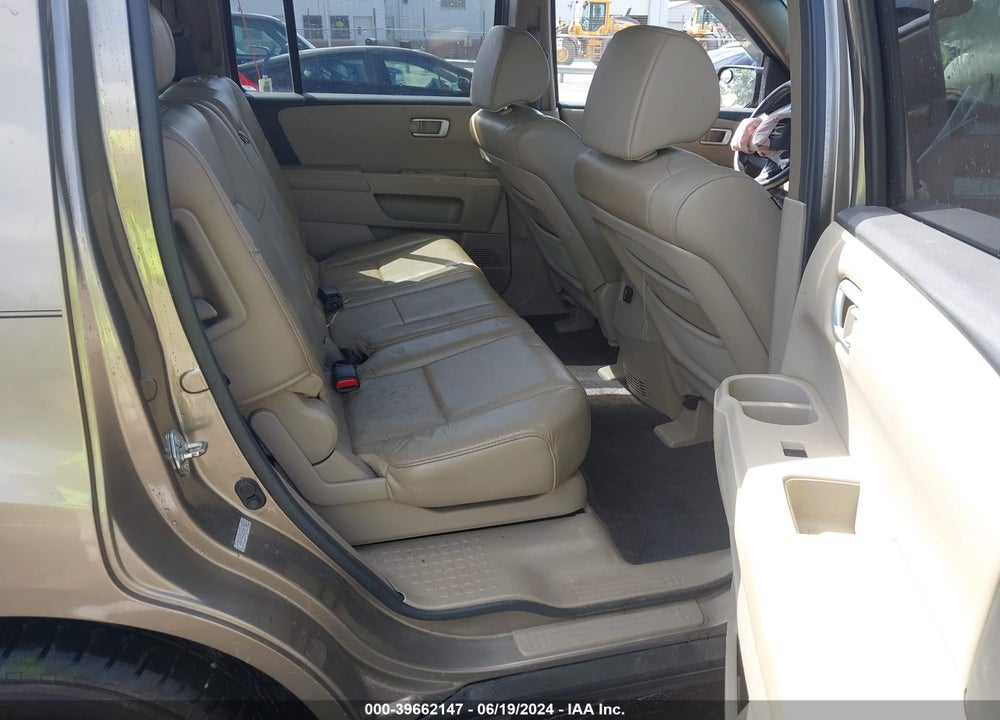 2011 HONDA PILOT EX-L VIN: 5FNYF4H52BB001986