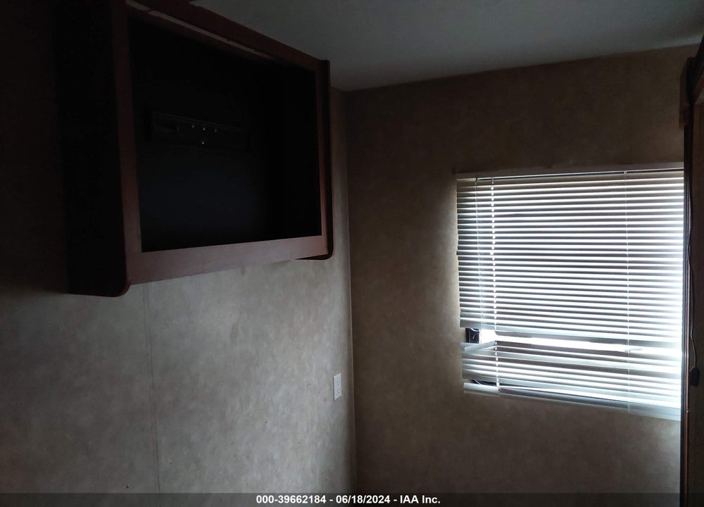 2011 COACHMEN 38BHDS VIN: 5ZT2CA3B9AT000600