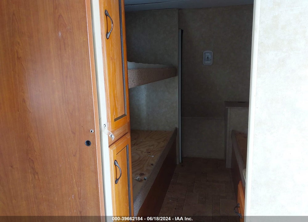 2011 COACHMEN 38BHDS VIN: 5ZT2CA3B9AT000600