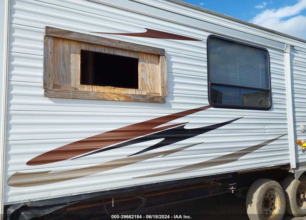 2011 COACHMEN 38BHDS VIN: 5ZT2CA3B9AT000600