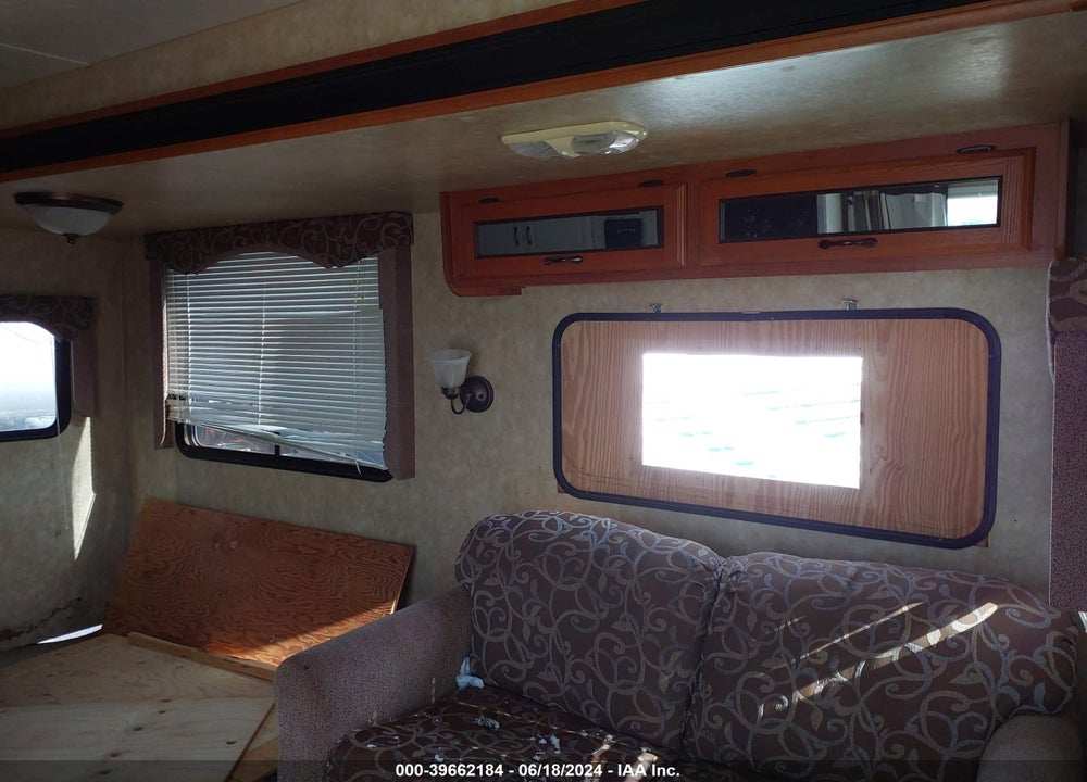 2011 COACHMEN 38BHDS VIN: 5ZT2CA3B9AT000600