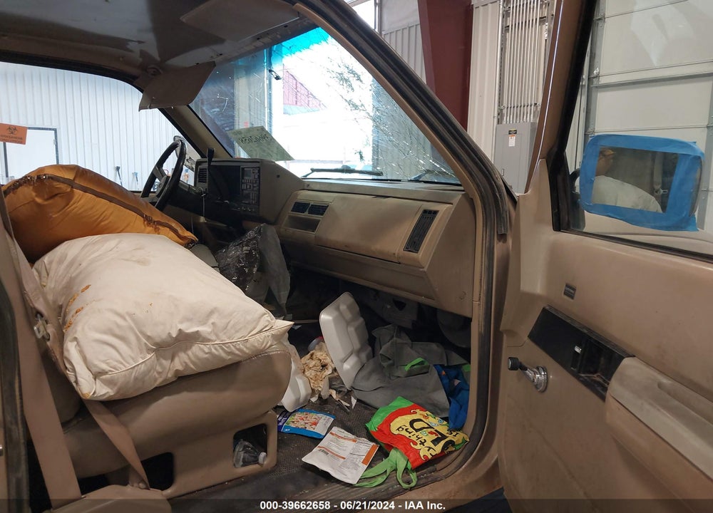 1990 CHEVROLET GMT-400 K2500 VIN: 1GCFK24K4LE222141