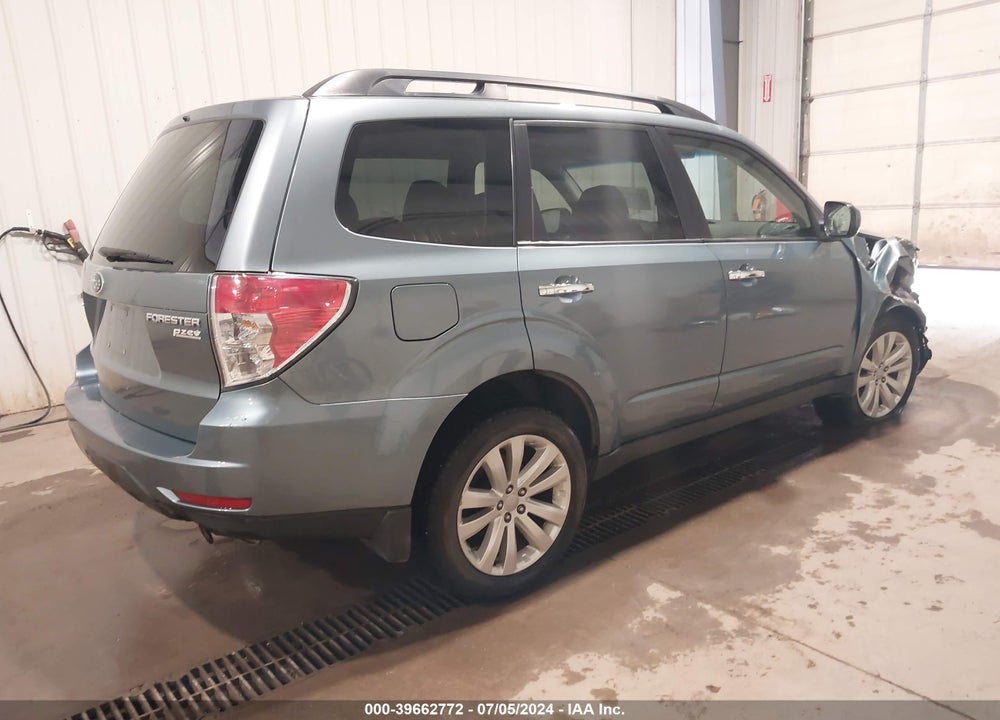 2013 SUBARU FORESTER 2.5X LIMITED VIN: JF2SHAEC2DH427912