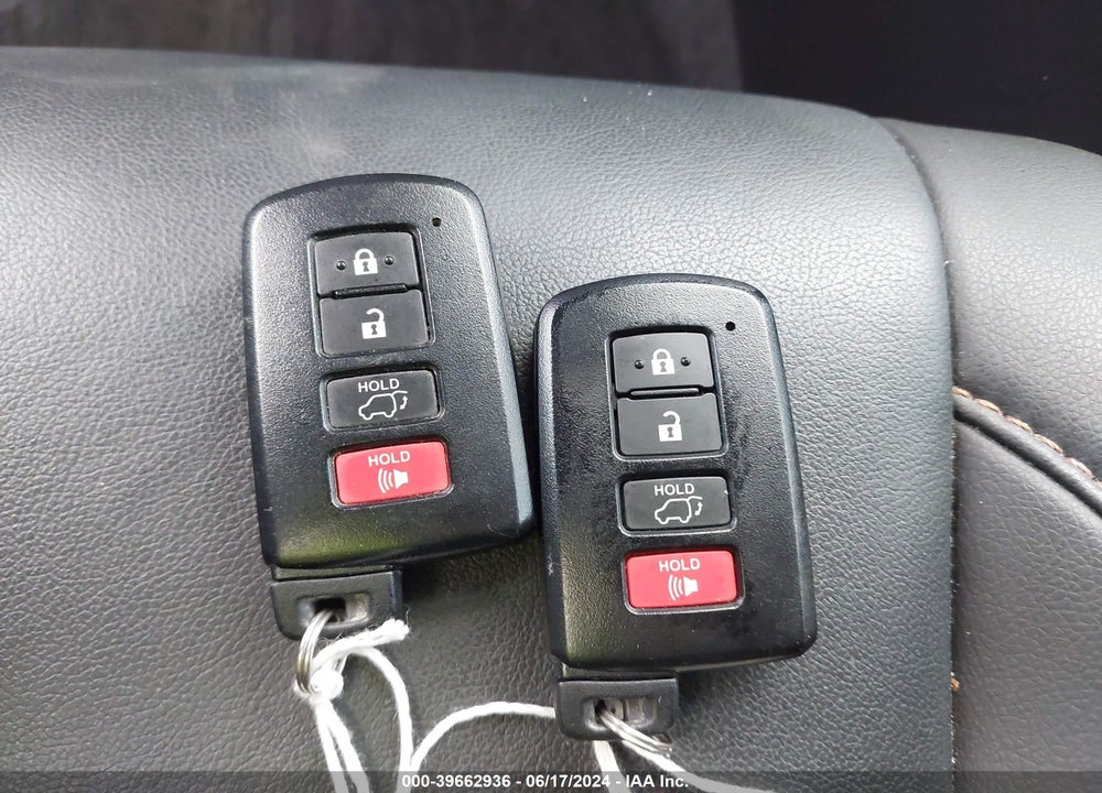 2019 TOYOTA HIGHLANDER XLE VIN: 5TDKZRFH6KS337627